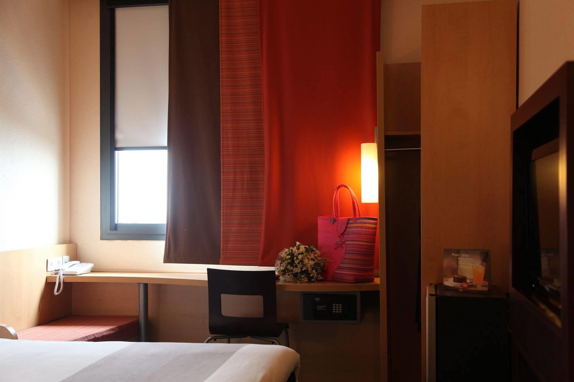 Ibis Styles Dakar Hotel Exterior photo